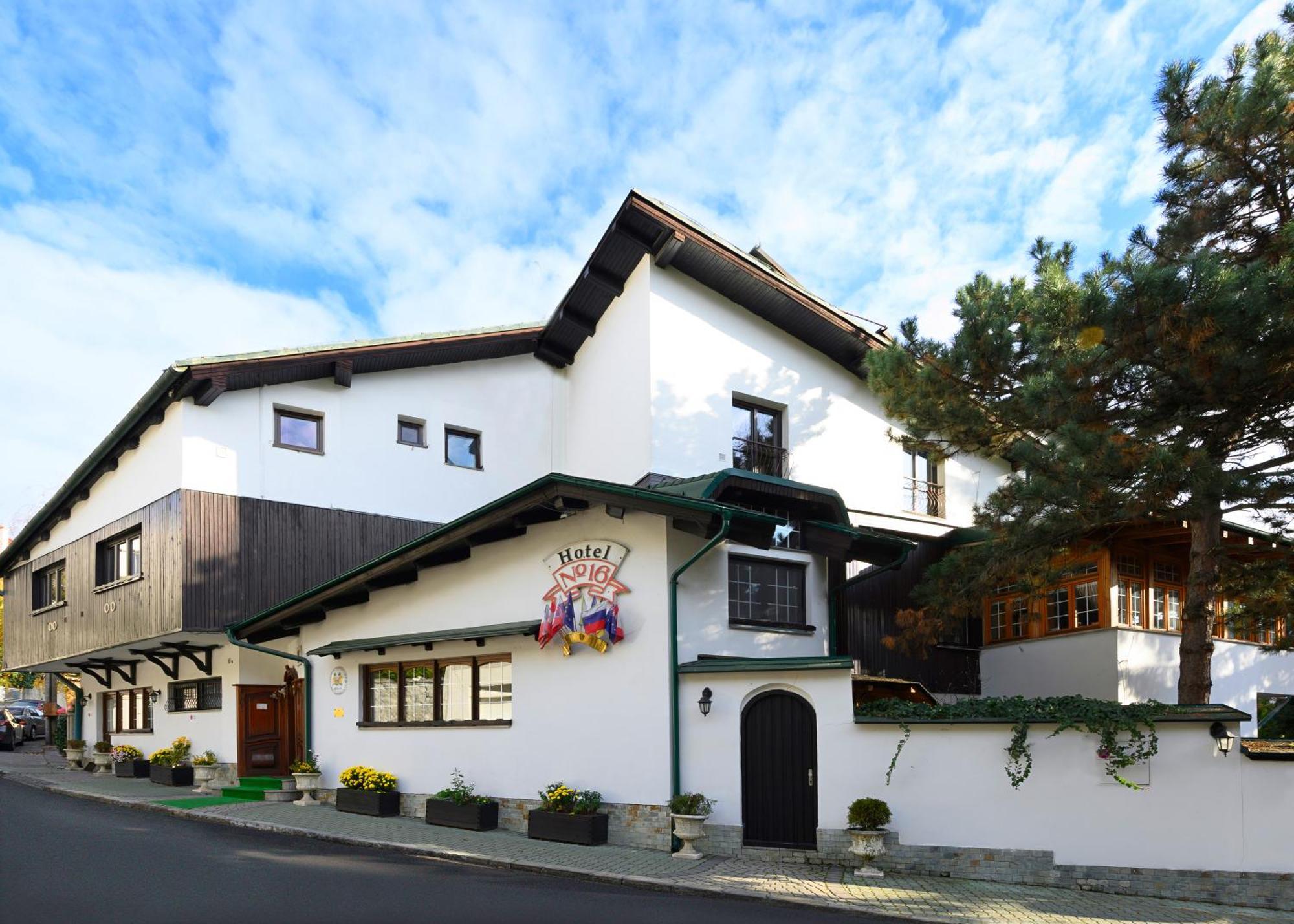 Panoramic Castle Suite With Free Private Parking Bratislava Esterno foto
